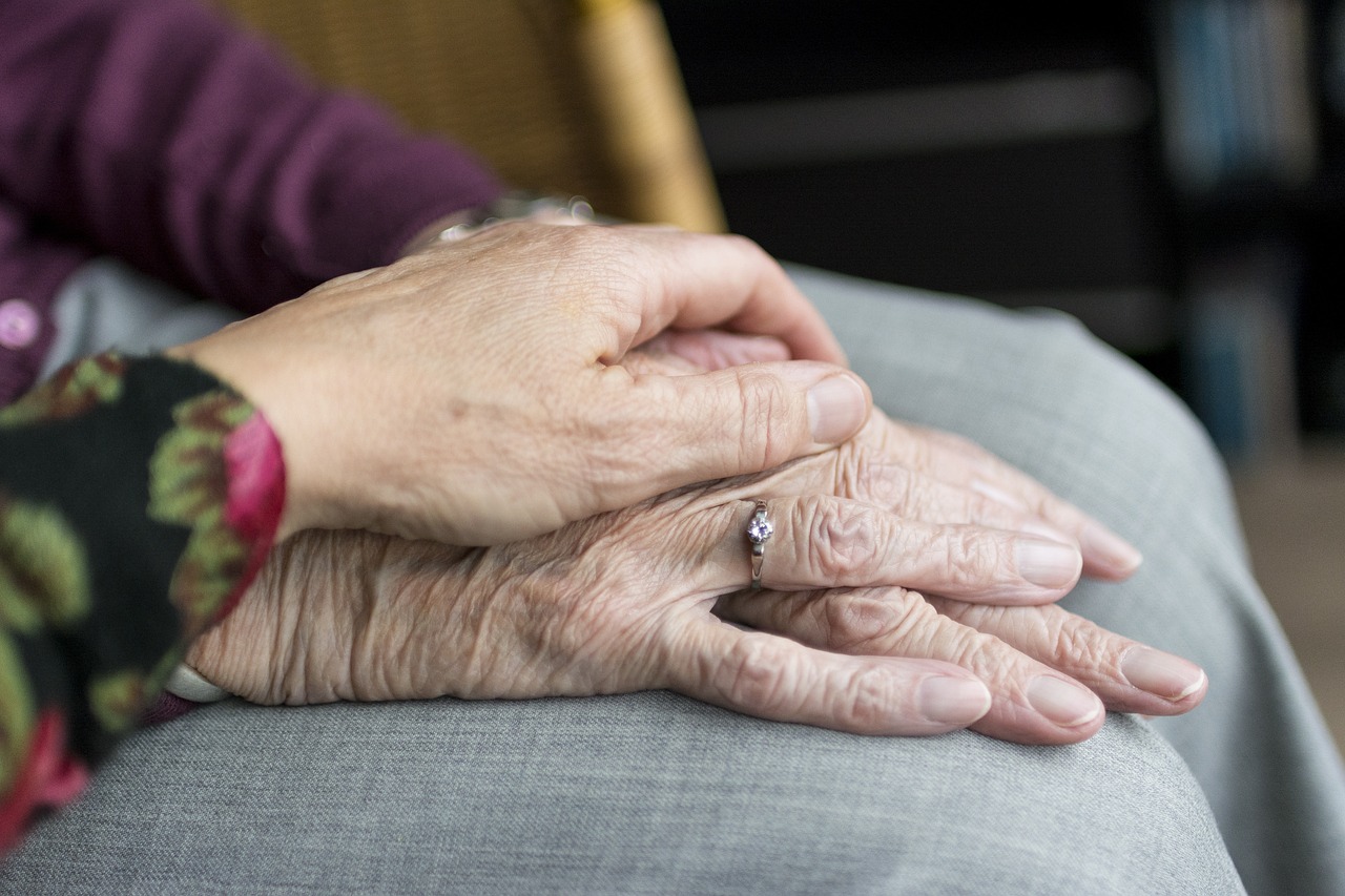 Alzheimer's Protein Signatures Can Distinguish Between Sporadic, Genetic Disease
