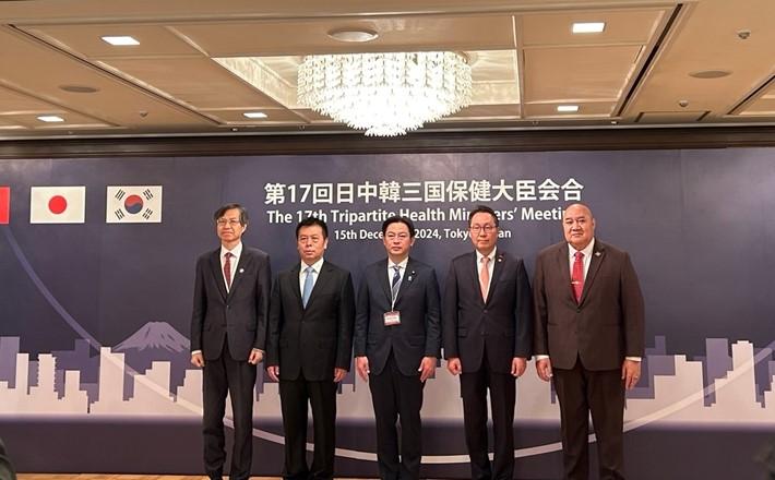 China Participates in 17th Tripartite Health Ministers Meeting in Japan